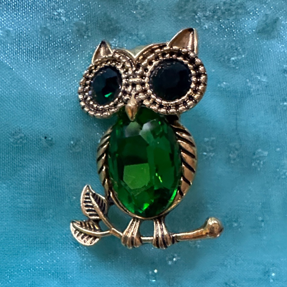 Sale Bundle 3 For $20 Combined Shipping  Gold and Green Owl Brooch